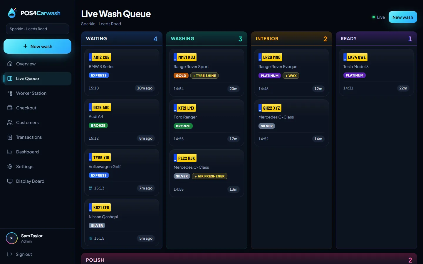 The live queue on a laptop: columns for waiting, washing, interior and ready, each car with its plate and time.